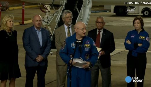 本周二,在国际空间站生活了近1年时间的美国宇航局宇航员斯科特-凯利与两名同伴搭乘“联盟号”飞船返回地球。